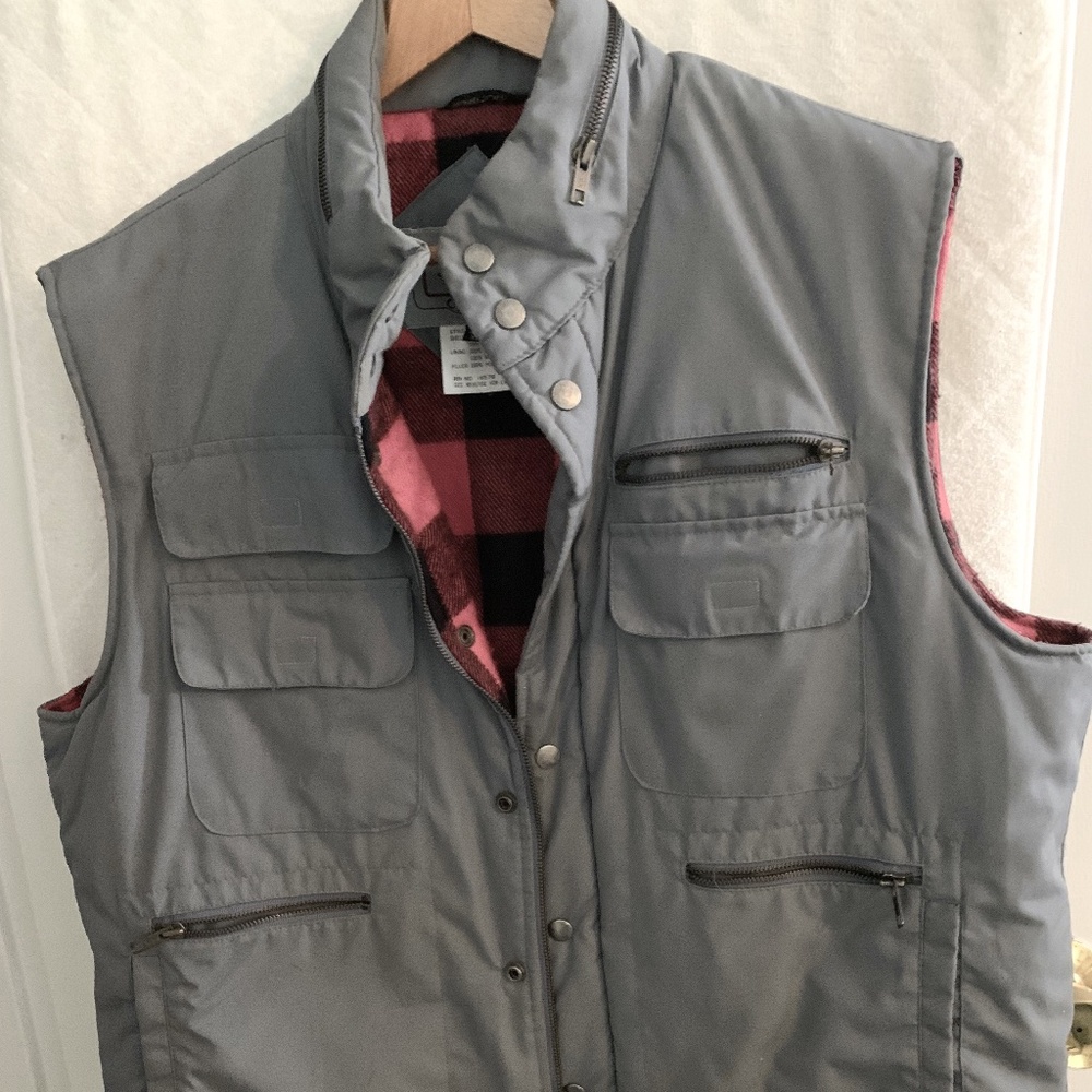 Clear Creek Men's padded vest with plaid lining zip front and pockets Size XL